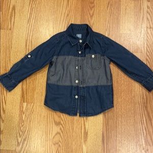 Gap denim button down shirt (size 3T)